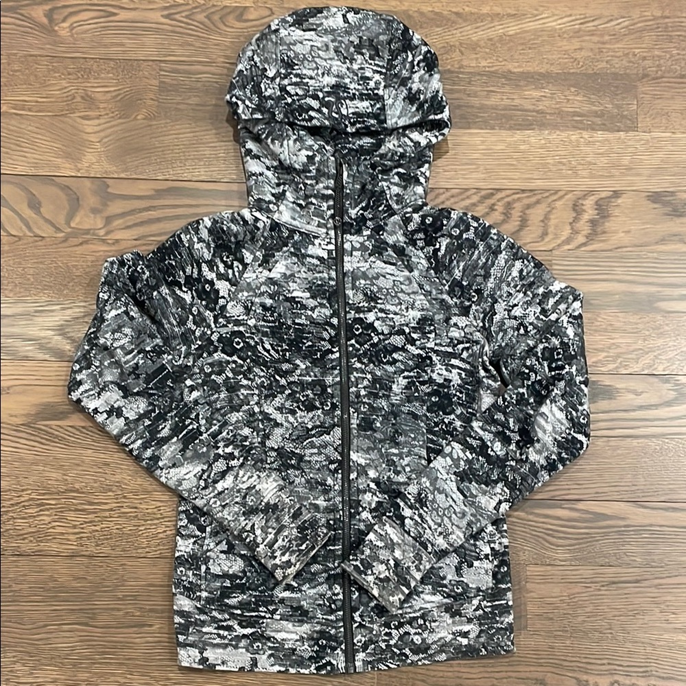 Lululemon Athletica Black and Gray Patterned Jacket